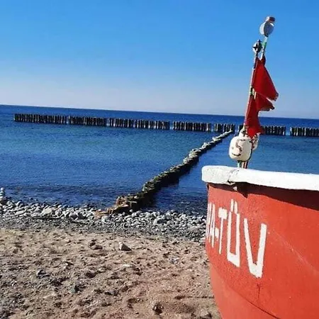 Modernes Mit Sauna In Wiek Am Semesterbostad Wiek auf Rügen