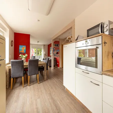 Modernes Mit Sauna In Wiek Am 度假居 Wiek auf Rügen