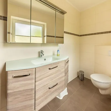 Modernes Mit Sauna In Wiek Am 度假居 Wiek auf Rügen