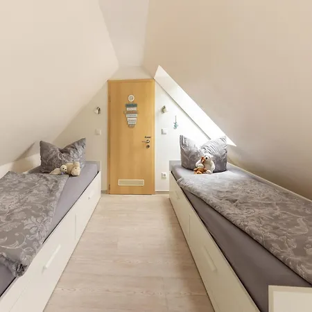 度假居 Modernes Mit Sauna In Wiek Am Wiek auf Rügen