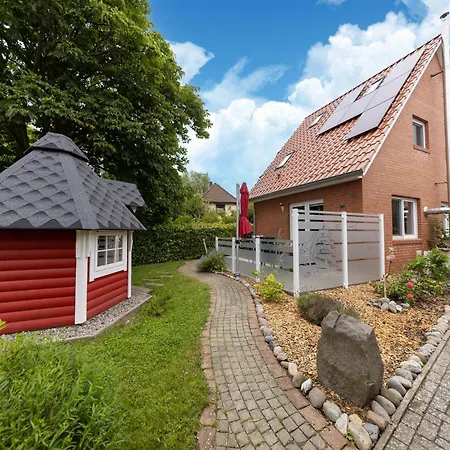 Modernes Mit Sauna In Wiek Am 度假居 Wiek auf Rügen